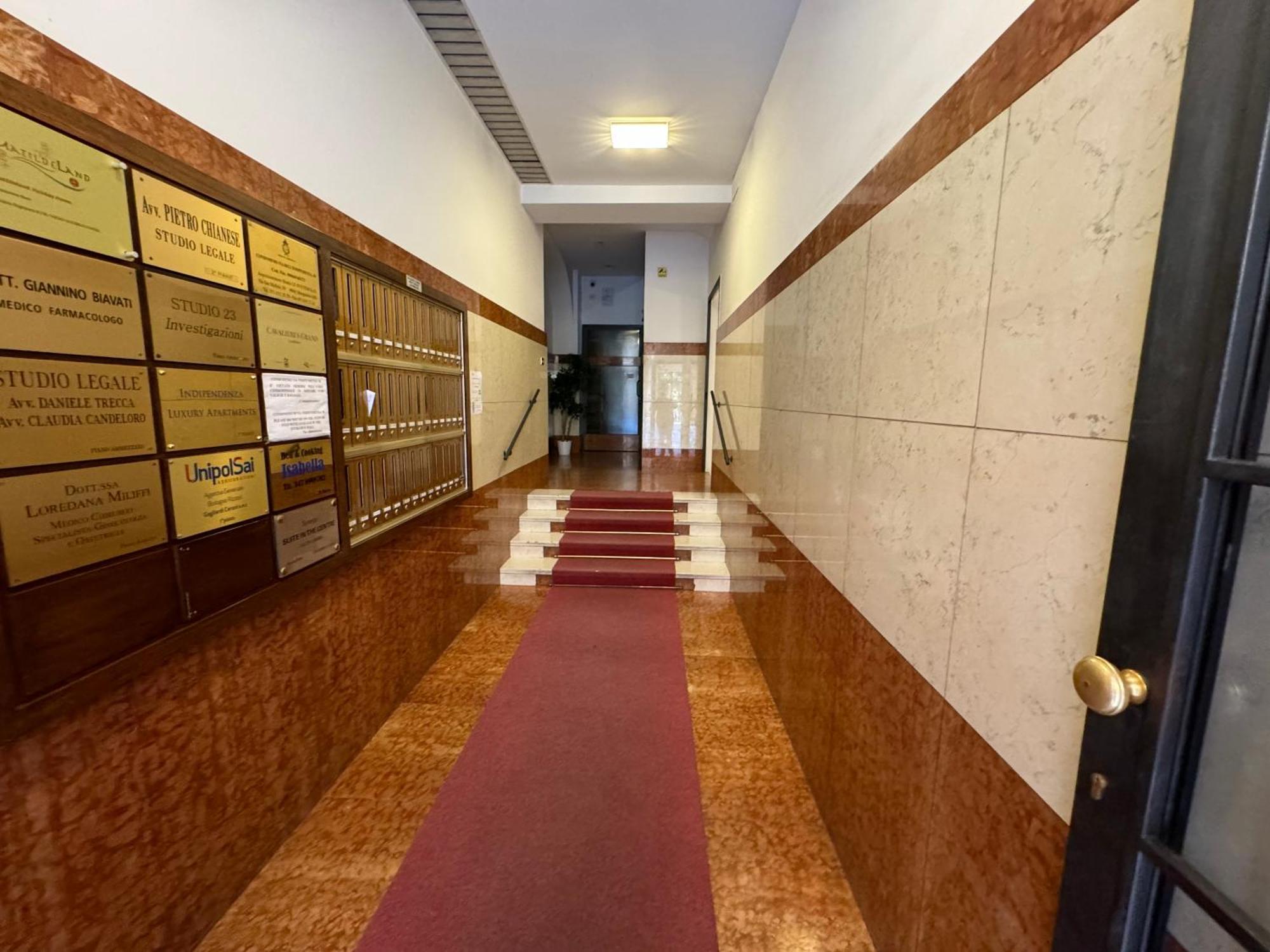 Nicholas B&B City Center- Apartment Болонья Экстерьер фото